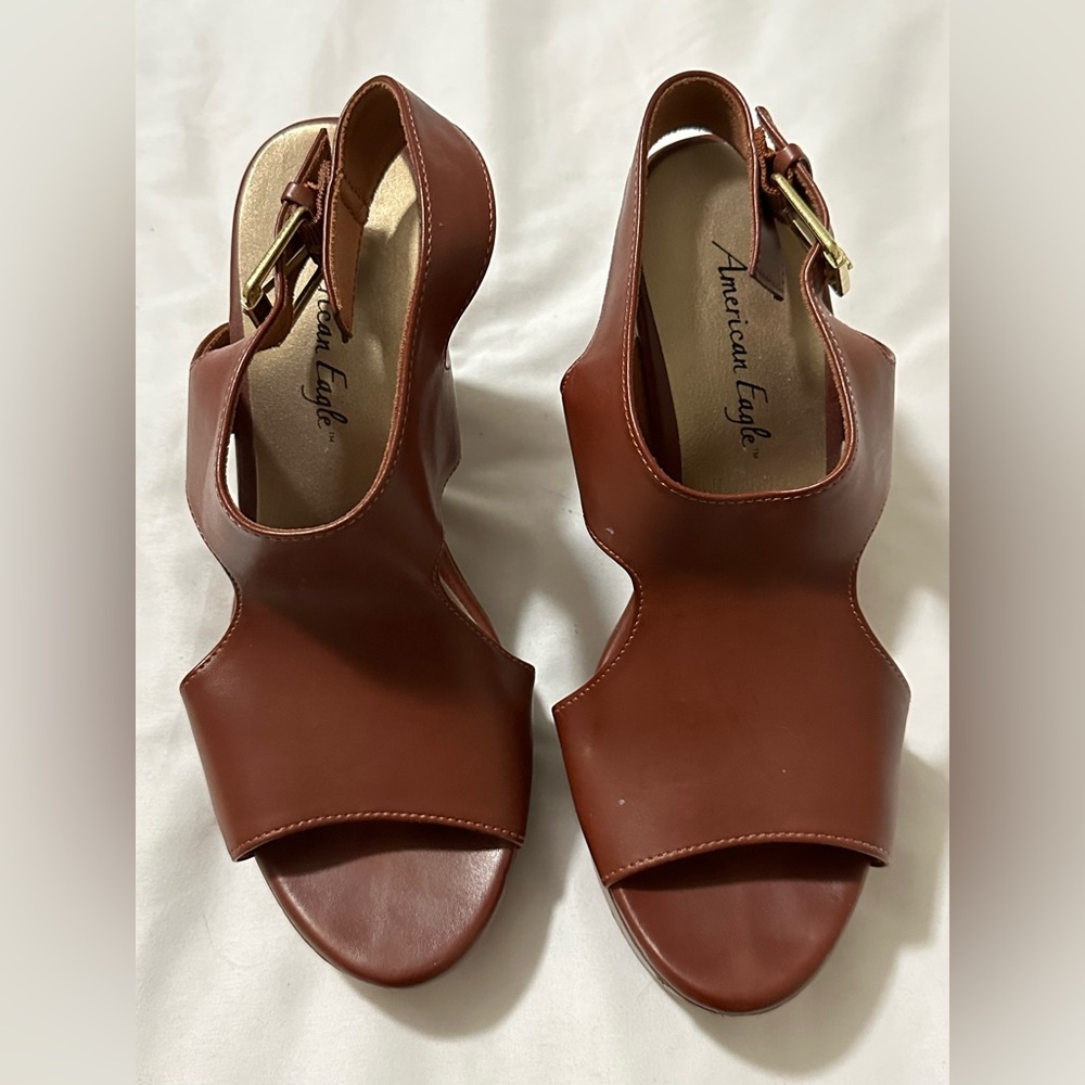 COMFORTABLE American Eagle wedges 4 inch heel, 1 inch platform